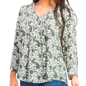 Fun2fun green floral 3/4 sleeve blouse with pleated front, size Small, NWOT